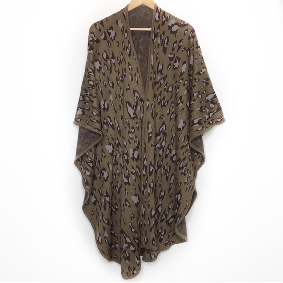 Do Everything In Love Accessories - Do Everything In Love Leopard print shawl
